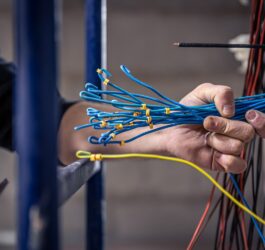 Jak osłony przewodów elektrycznych mogą przedłużyć żywotność twojej instalacji elektrycznej?