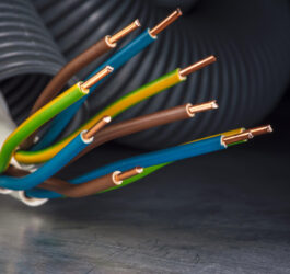 Profesjonalne kleje i opaski zaciskowe w branży meblarskiej